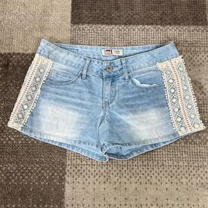 Y2K LEI Ashley Low Rise Denim Micro Shorts Womens Size 3 Lace Inset Blue 28W